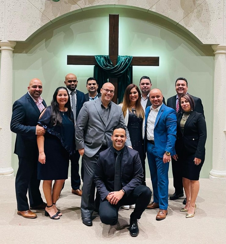 Equipo de alabanza de la Iglesia Misionera de Tampa